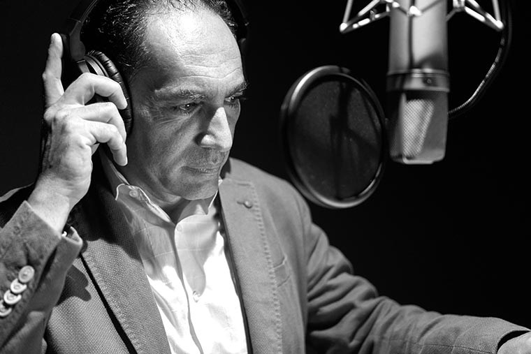 Oscar voiceover, voces para anuncios, audios y videos